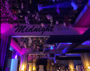 ميدنايت كافيه منتصف الليل